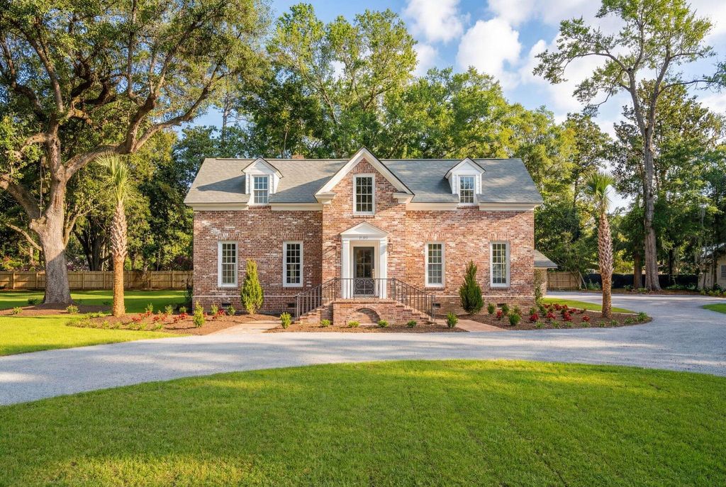 Image 3 of property listing at 201 Tea Farm Road, Summerville, SC 29483