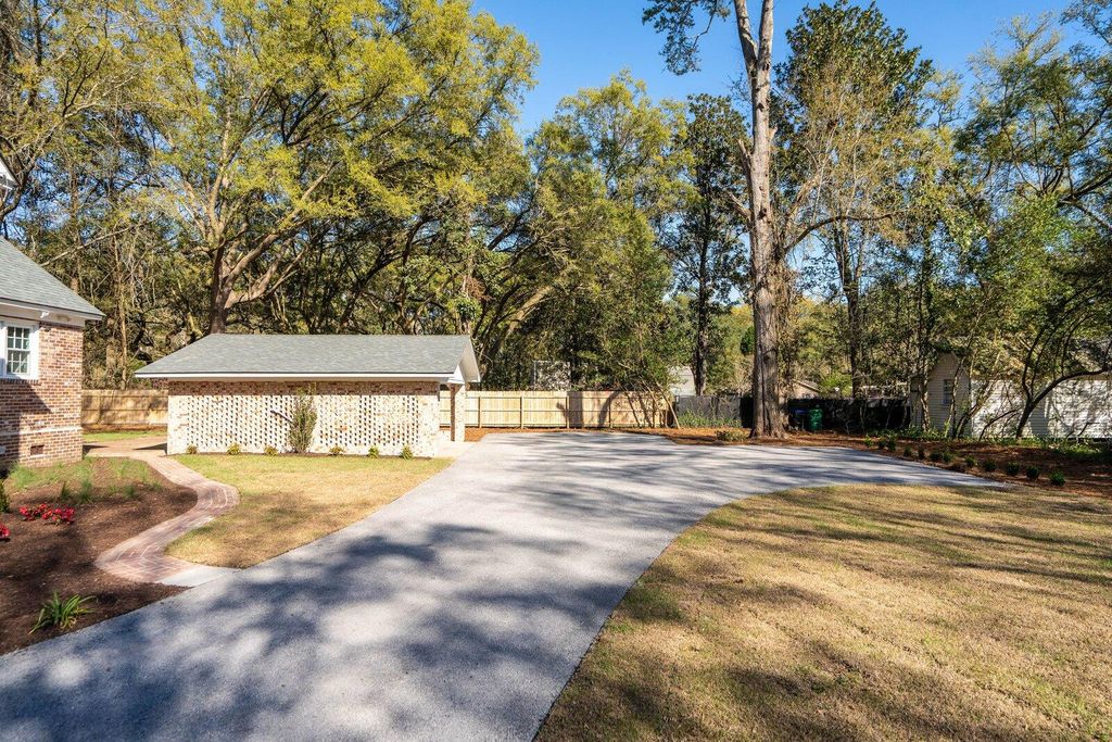 Image 53 of property listing at 201 Tea Farm Road, Summerville, SC 29483