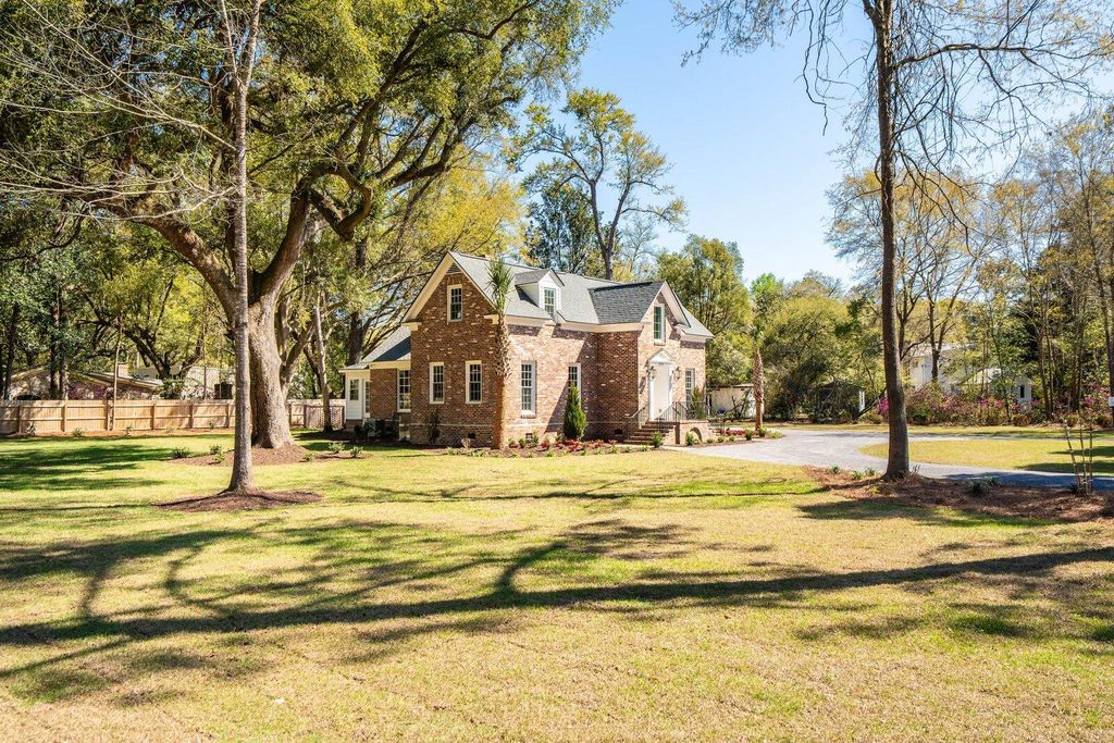 Image 58 of property listing at 201 Tea Farm Road, Summerville, SC 29483