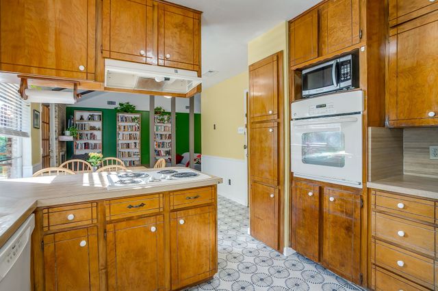 4816 Winnett Road, Burleson, TX 76028