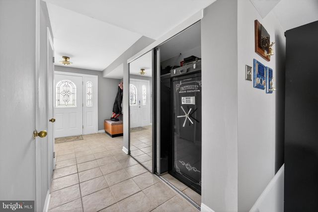 463 PINEWOOD RD, Philadelphia, PA 19116