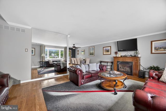 463 PINEWOOD RD, Philadelphia, PA 19116