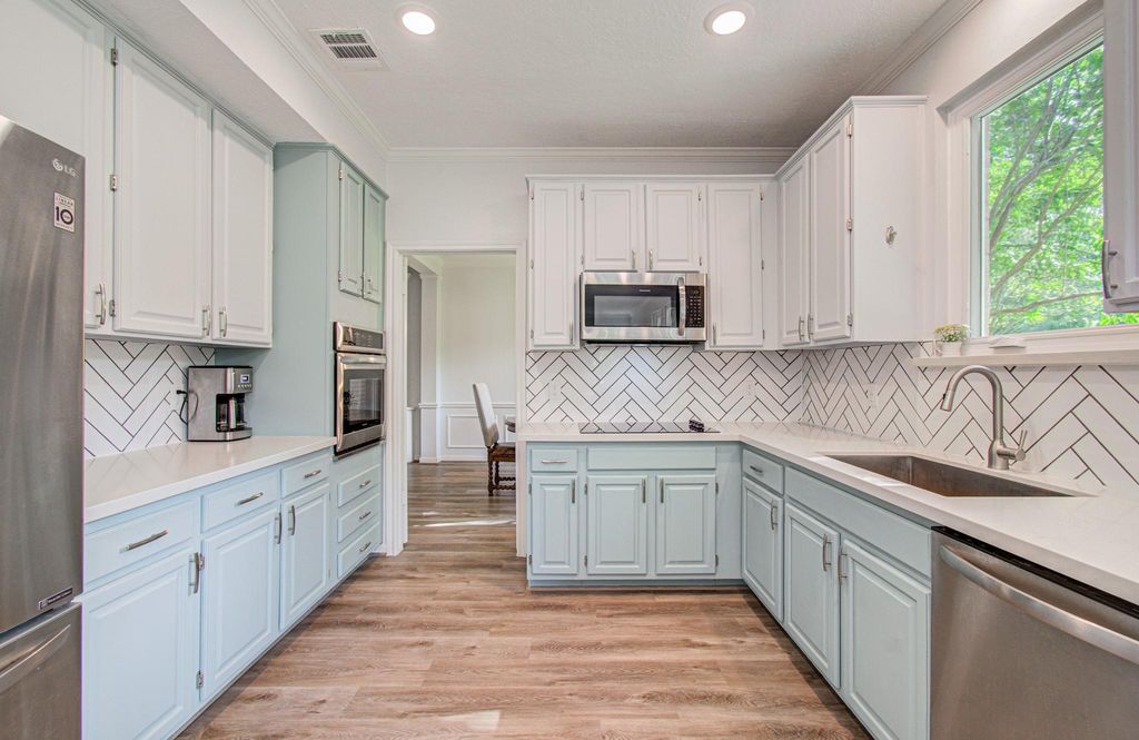 22927 Northoak Forest Lane, Spring, TX 77389
