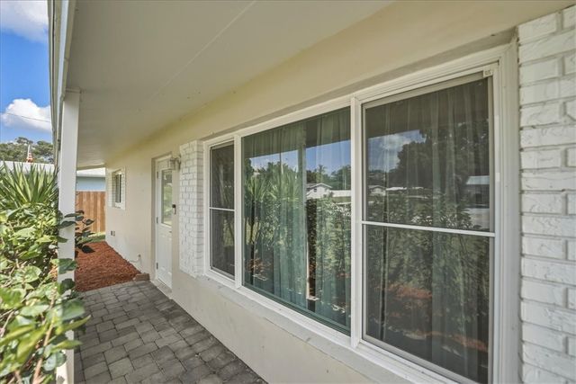 1956 1st Place SW, Vero Beach, FL 32962