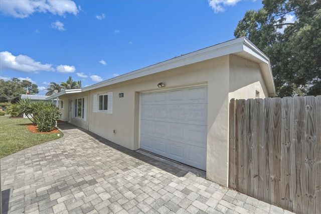 1956 1st Place SW, Vero Beach, FL 32962