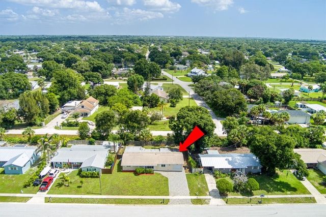 1956 1st Place SW, Vero Beach, FL 32962