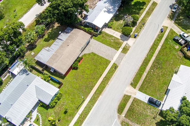 1956 1st Place SW, Vero Beach, FL 32962