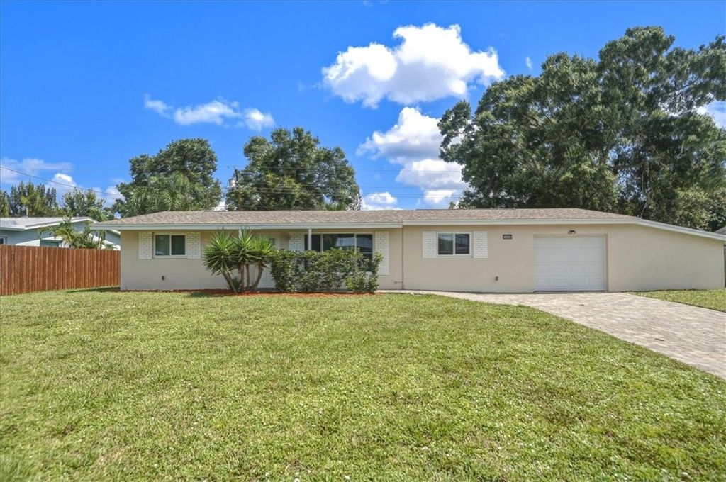 1956 1st Place SW, Vero Beach, FL 32962