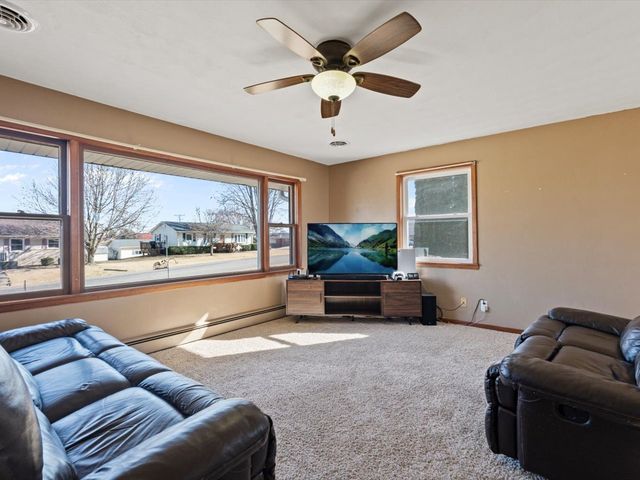 1420 7th Street, Orion, IL 61273