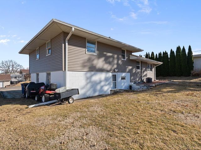 1420 7th Street, Orion, IL 61273