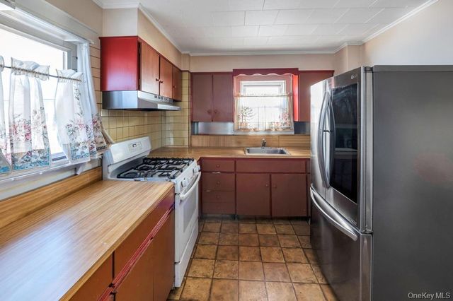 9460 199th Street, Hollis, NY 11423