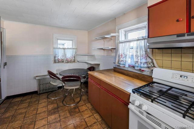 9460 199th Street, Hollis, NY 11423