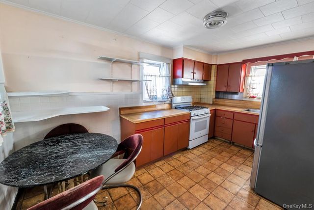 9460 199th Street, Hollis, NY 11423