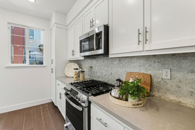 29322 Hub Ln, Hayward, CA 94544