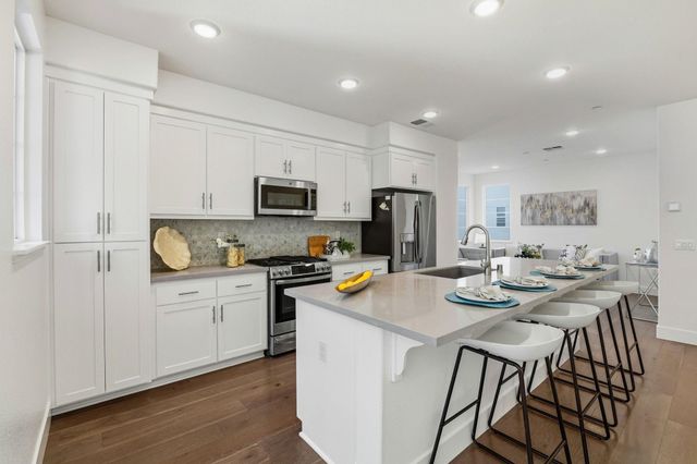 29322 Hub Ln, Hayward, CA 94544