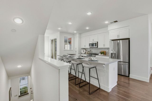 29322 Hub Ln, Hayward, CA 94544