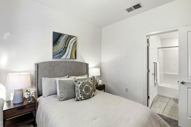 29322 Hub Ln, Hayward, CA 94544