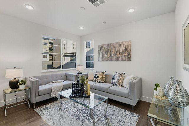 29322 Hub Ln, Hayward, CA 94544