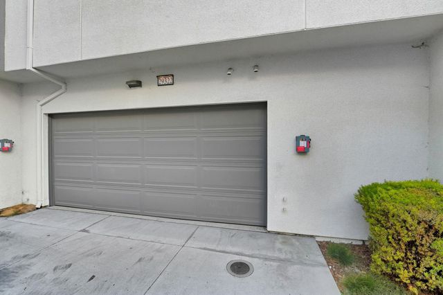 29322 Hub Ln, Hayward, CA 94544