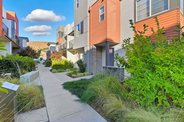 29322 Hub Ln, Hayward, CA 94544