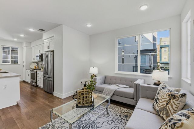 29322 Hub Ln, Hayward, CA 94544