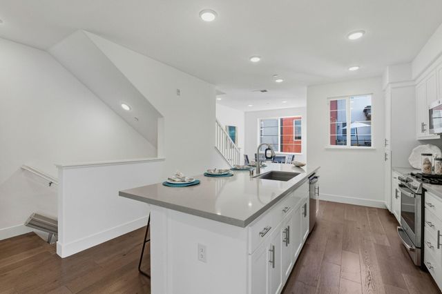 29322 Hub Ln, Hayward, CA 94544