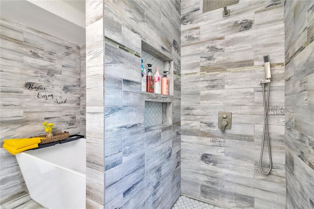 Image 20 of property listing at 6712 NINA ROSA DRIVE, Orlando, FL 32819