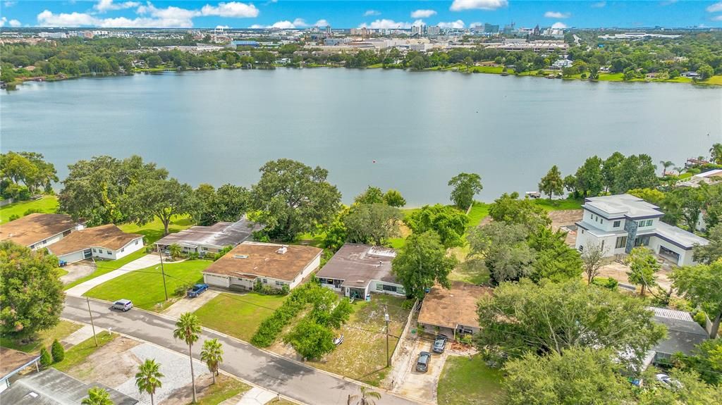Image 38 of property listing at 6712 NINA ROSA DRIVE, Orlando, FL 32819