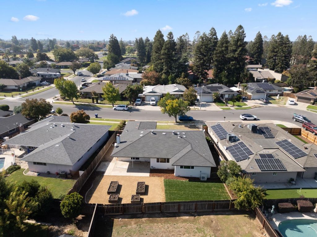 Image 2 of property listing at 6804 N Backer Avenue, Fresno, CA 93710