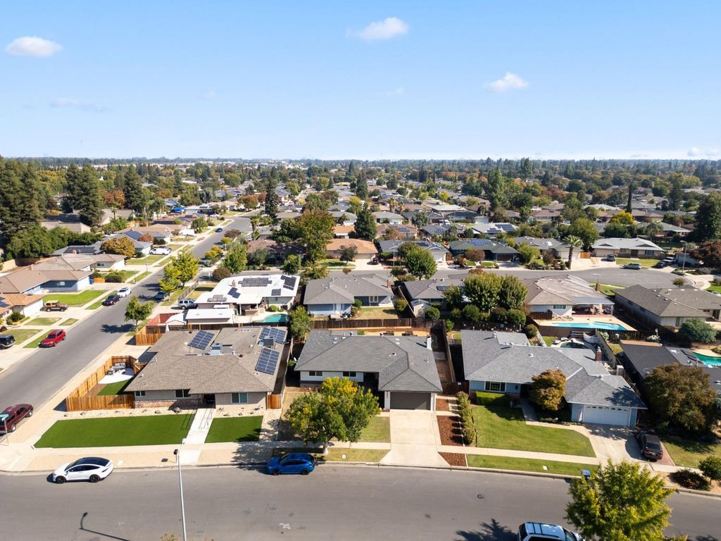Image 3 of property listing at 6804 N Backer Avenue, Fresno, CA 93710