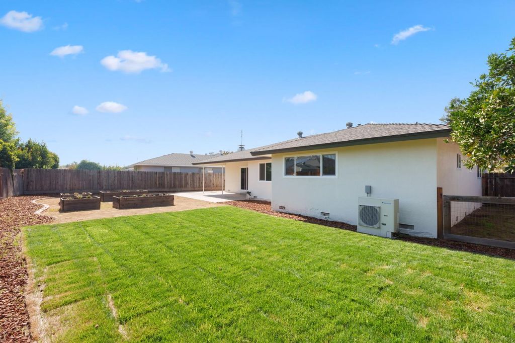 Image 6 of property listing at 6804 N Backer Avenue, Fresno, CA 93710
