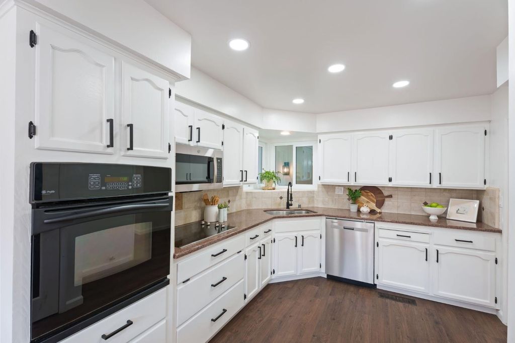 Image 9 of property listing at 6804 N Backer Avenue, Fresno, CA 93710