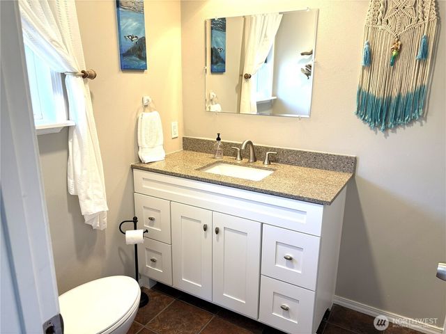 880 Hogan Lane, Bremerton, WA 98311