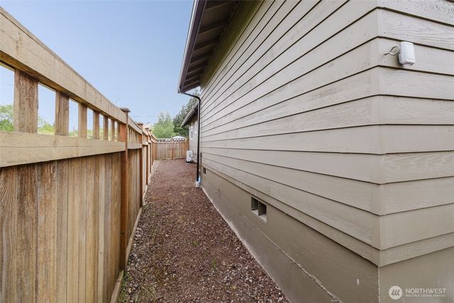 880 Hogan Lane, Bremerton, WA 98311