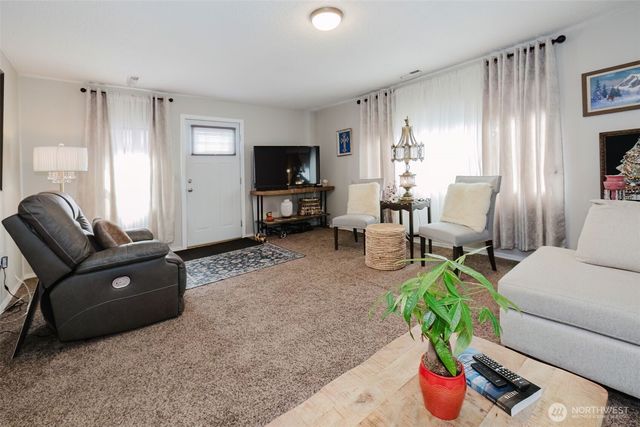 880 Hogan Lane, Bremerton, WA 98311