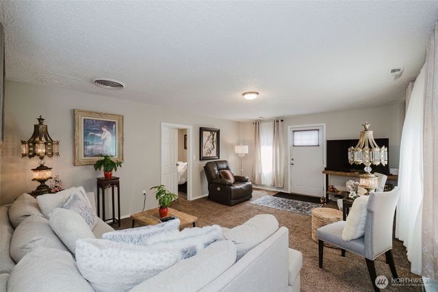 880 Hogan Lane, Bremerton, WA 98311