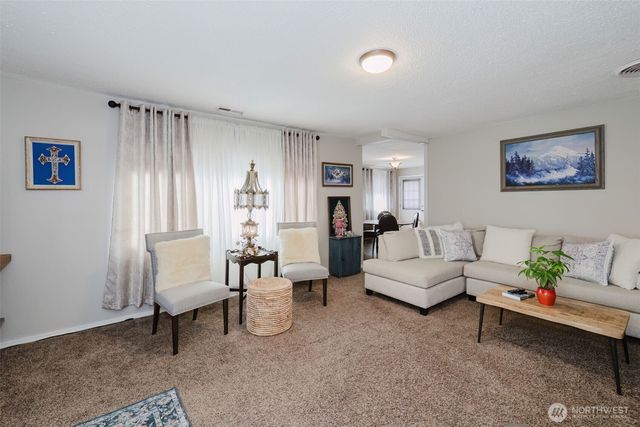 880 Hogan Lane, Bremerton, WA 98311
