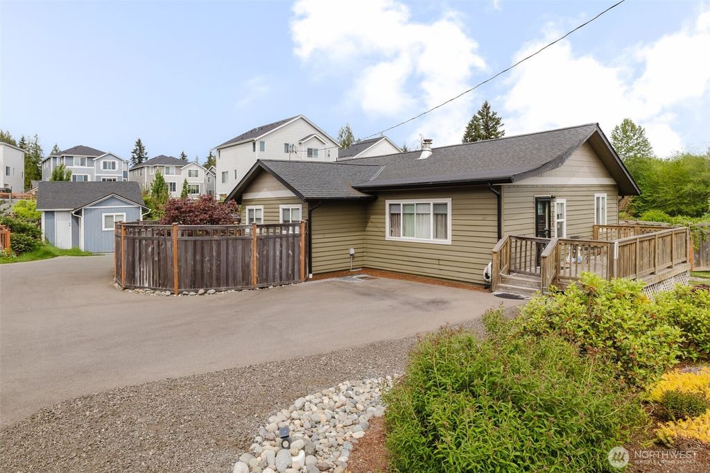 880 Hogan Lane, Bremerton, WA 98311