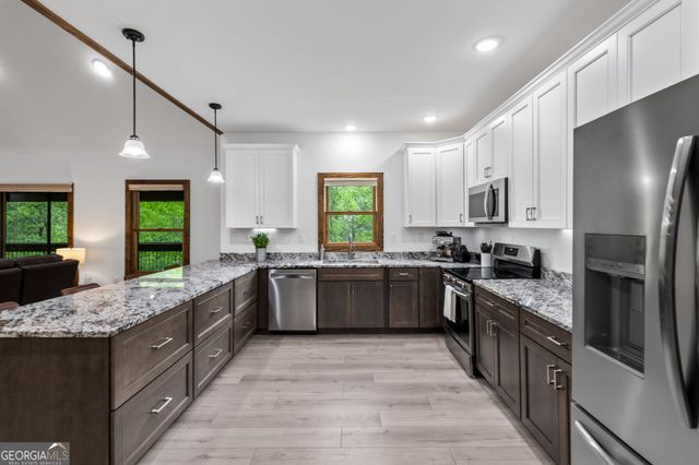 60 Weeks Lane, Ellijay, GA 30540