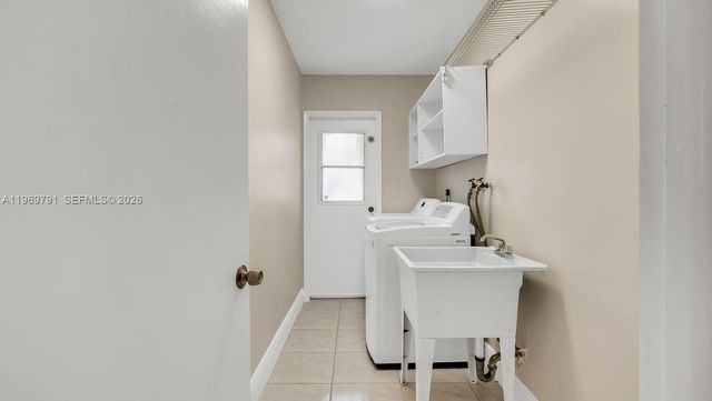 5300 Grant St, Hollywood, FL 33021