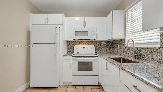 5300 Grant St, Hollywood, FL 33021