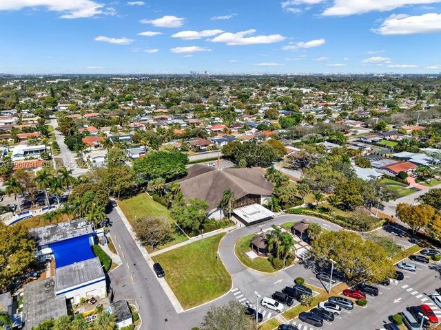 5300 Grant St, Hollywood, FL 33021