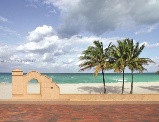 5300 Grant St, Hollywood, FL 33021