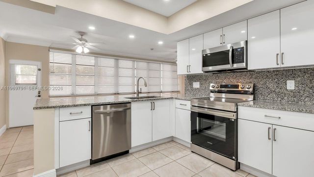 5300 Grant St, Hollywood, FL 33021