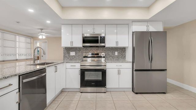 5300 Grant St, Hollywood, FL 33021