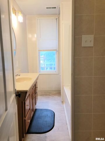 1100 PAYSON Avenue, Quincy, IL 62301