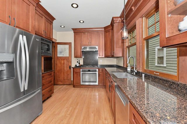 3007 Newhall STREET, Milwaukee, WI 53211
