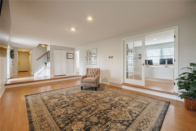 22 Littlewood Lane East, Penfield, NY 14625