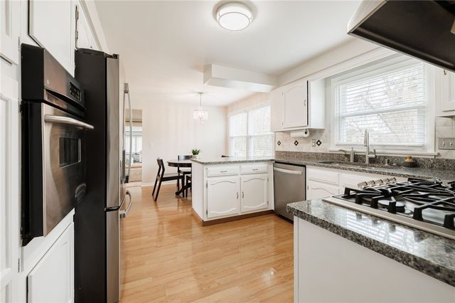 22 Littlewood Lane East, Penfield, NY 14625