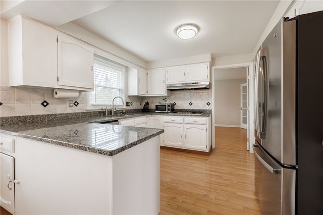 22 Littlewood Lane East, Penfield, NY 14625